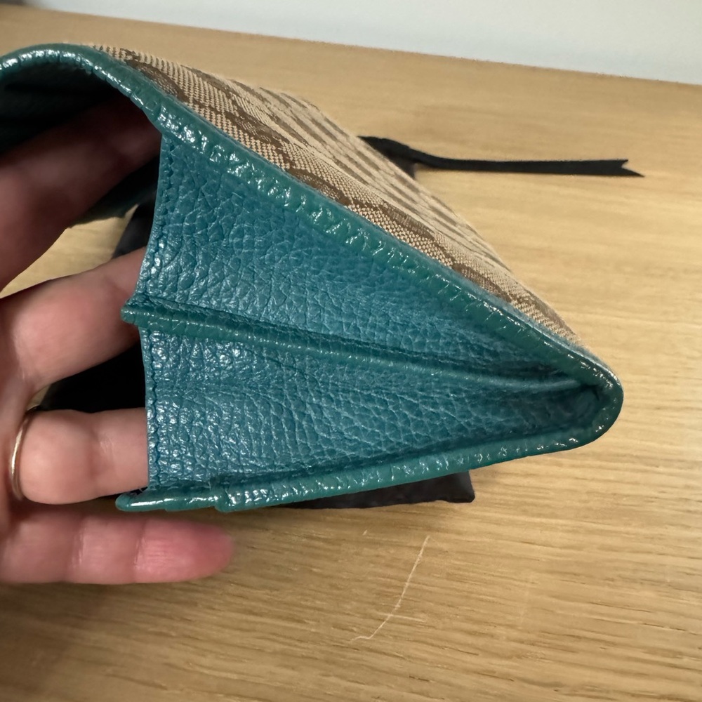 Gucci Beige and Teal Signature Wallet - Picture 5 of 15